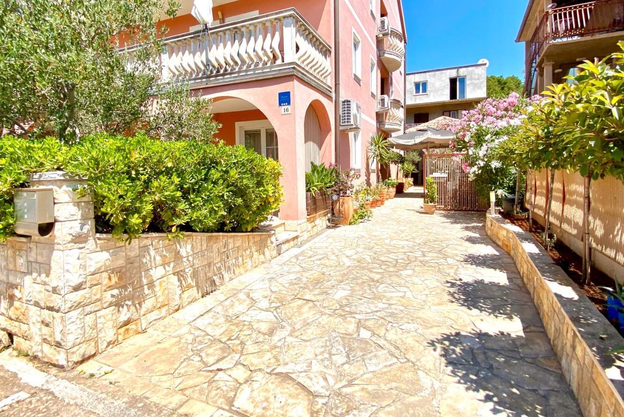 Apartmani Peric Stari Grad Kültér fotó